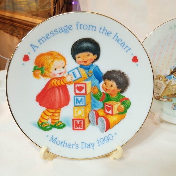 𝅺VINTAGE Avon mother's day plates (set of seven) - Picture 3 of 8